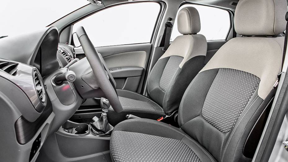 Dire&ccedil;&atilde;o tem ajuste em altura | <a href="https://beta-develop.quatrorodas.abril.com.br/carros/comparativos/ka-x-prisma-x-voyage-x-grand-siena-806201.shtml" target="_blank" rel="migration">Leia mais</a>