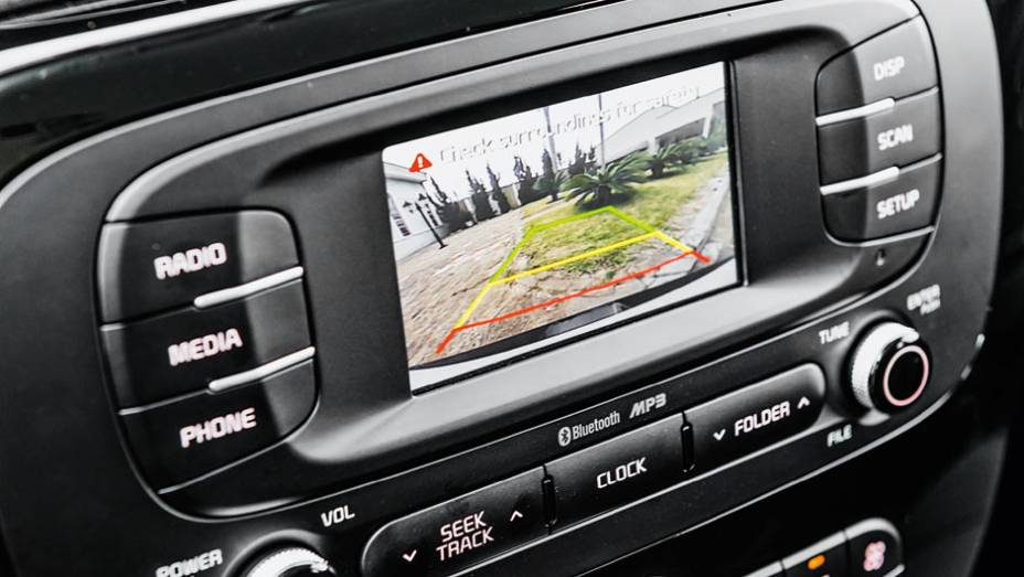 Câmera de ré trocou de lugar. Agora está no multimídia | <a href="https://beta-develop.quatrorodas.abril.com.br/carros/testes/kia-soul-ed-9-2014-802652.shtml" target="_blank" rel="migration">Leia mais</a> Câmera de ré trocou de lugar. Agora está no multimídia | <a href="https://beta-develop.quatrorodas.abril.com.br/carros/testes/kia-soul-ed-9-2014-802652.shtml" target="_blank" rel="migration">Leia mais</a>