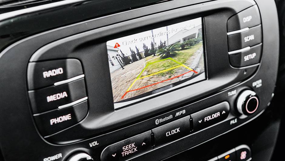 Câmera de ré trocou de lugar. Agora está no multimídia | <a href="https://beta-develop.quatrorodas.abril.com.br/carros/testes/kia-soul-ed-9-2014-802652.shtml" target="_blank" rel="migration">Leia mais</a> Câmera de ré trocou de lugar. Agora está no multimídia | <a href="https://beta-develop.quatrorodas.abril.com.br/carros/testes/kia-soul-ed-9-2014-802652.shtml" target="_blank" rel="migration">Leia mais</a>