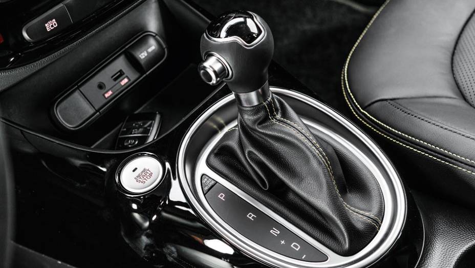 Caixa automática de seis marchas é a única disponível | <a href="https://beta-develop.quatrorodas.abril.com.br/carros/testes/kia-soul-ed-9-2014-802652.shtml" target="_blank" rel="migration">Leia mais</a> Caixa automática de seis marchas é a única disponível | <a href="https://beta-develop.quatrorodas.abril.com.br/carros/testes/kia-soul-ed-9-2014-802652.shtml" target="_blank" rel="migration">Leia mais</a>