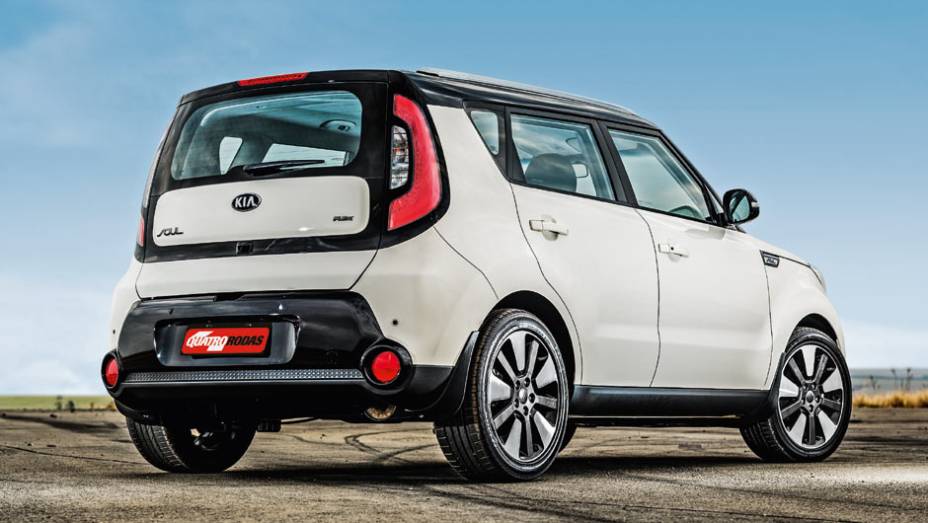 Moldura preta destaca o centro do porta-malas | <a href="https://beta-develop.quatrorodas.abril.com.br/carros/testes/kia-soul-ed-9-2014-802652.shtml" target="_blank" rel="migration">Leia mais</a> Moldura preta destaca o centro do porta-malas | <a href="https://beta-develop.quatrorodas.abril.com.br/carros/testes/kia-soul-ed-9-2014-802652.shtml" target="_blank" rel="migration">Leia mais</a>