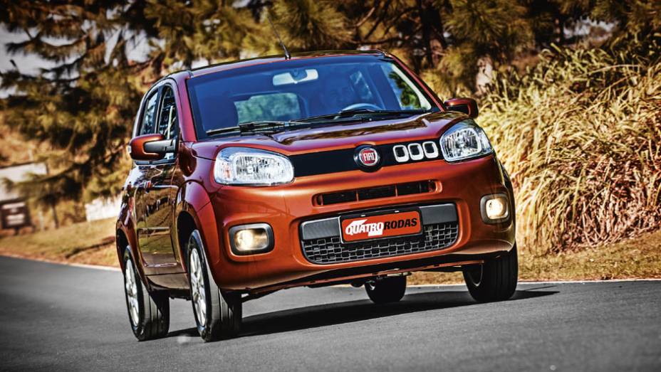 Na dianteira, os far&oacute;is ficaram menores e mais arredondados | <a href="https://beta-develop.quatrorodas.abril.com.br/carros/impressoes/fiat-uno-evolution-1-4-802577.shtml" target="_blank" rel="migration">Leia mais</a>