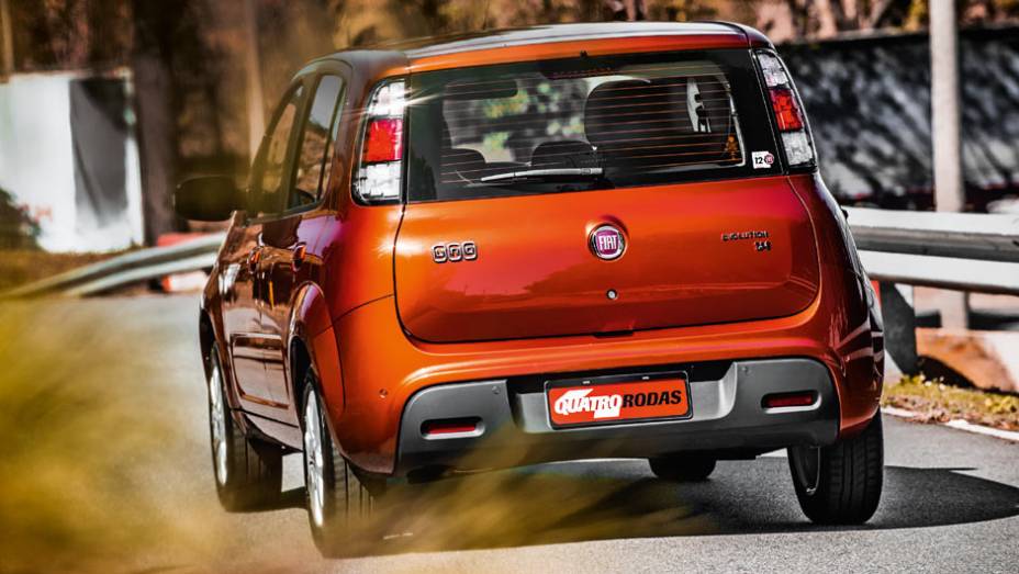 Para choque tem lentes reflexivas na parte central | <a href="https://beta-develop.quatrorodas.abril.com.br/carros/impressoes/fiat-uno-evolution-1-4-802577.shtml" target="_blank" rel="migration">Leia mais</a> Para choque tem lentes reflexivas na parte central | <a href="https://beta-develop.quatrorodas.abril.com.br/carros/impressoes/fiat-uno-evolution-1-4-802577.shtml" target="_blank" rel="migration">Leia mais</a>