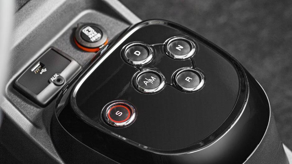 ... ou alavanca no volante | <a href="https://beta-develop.quatrorodas.abril.com.br/carros/impressoes/fiat-uno-evolution-1-4-802577.shtml" target="_blank" rel="migration">Leia mais</a>