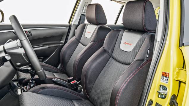 Bancos imitam os modelos concha | <a href="https://beta-develop.quatrorodas.abril.com.br/carros/testes/suzuki-swift-sport-r-798745.shtml" rel="migration">Leia mais</a> Bancos imitam os modelos concha | <a href="https://beta-develop.quatrorodas.abril.com.br/carros/testes/suzuki-swift-sport-r-798745.shtml" rel="migration">Leia mais</a>