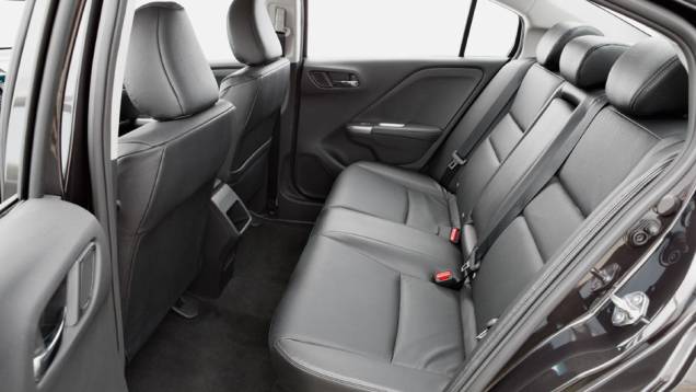 Assoalho na traseira é plano | <a href="https://beta-develop.quatrorodas.abril.com.br/carros/testes/honda-city-807297.shtml" target="_blank" rel="migration">Leia mais</a> Assoalho na traseira é plano | <a href="https://beta-develop.quatrorodas.abril.com.br/carros/testes/honda-city-807297.shtml" target="_blank" rel="migration">Leia mais</a>