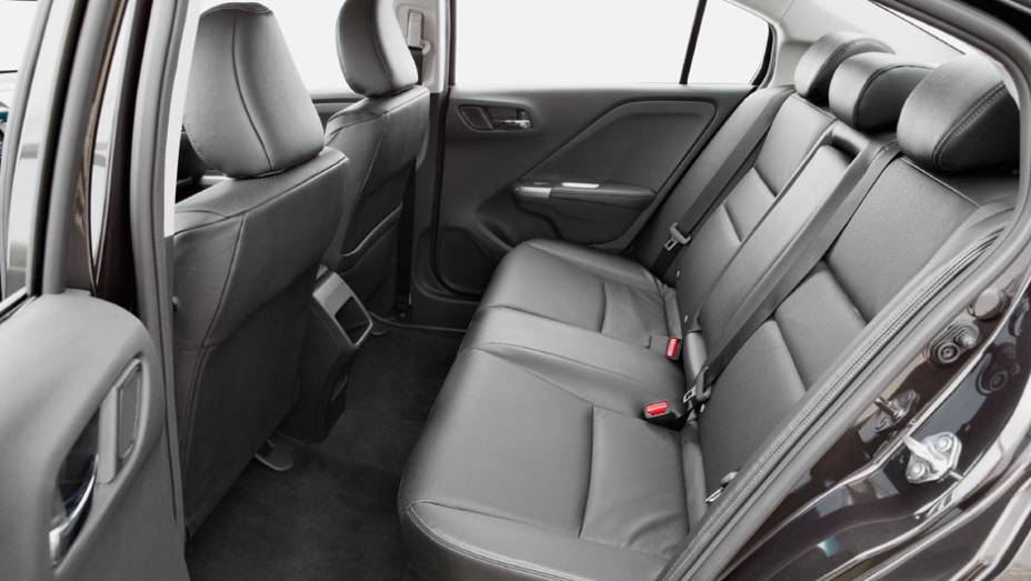 Assoalho na traseira &eacute; plano | <a href="https://beta-develop.quatrorodas.abril.com.br/carros/testes/honda-city-807297.shtml" target="_blank" rel="migration">Leia mais</a>