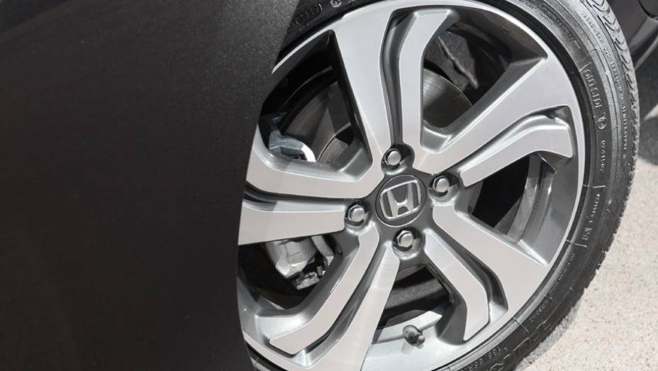 Roda aro 16 tem design exclusivo | <a href="https://beta-develop.quatrorodas.abril.com.br/carros/testes/honda-city-807297.shtml" target="_blank" rel="migration">Leia mais</a> Roda aro 16 tem design exclusivo | <a href="https://beta-develop.quatrorodas.abril.com.br/carros/testes/honda-city-807297.shtml" target="_blank" rel="migration">Leia mais</a>