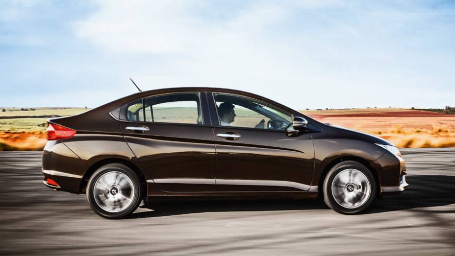 Vers&otilde;es EX e EXL s&atilde;o iguais na parte externa | <a href="https://beta-develop.quatrorodas.abril.com.br/carros/testes/honda-city-807297.shtml" target="_blank" rel="migration">Leia mais</a>