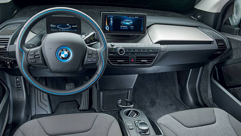 A BMW selecionou materiais leves e ambientalmente amigáveis. o plástico foi substituído por placas de Kenaf, uma fibra de origem vegetal | <a href="https://beta-develop.quatrorodas.abril.com.br/carros/impressoes/bmw-i3-809257.shtml" target="_blank" rel="migration">Leia mais</a>