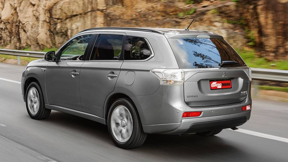 Visual do híbrido é quase igual ao convencional | <a href="https://beta-develop.quatrorodas.abril.com.br/carros/impressoes/mitsubishi-outlander-phev-809197.shtml" target="_blank" rel="migration">Leia mais</a> Visual do híbrido é quase igual ao convencional | <a href="https://beta-develop.quatrorodas.abril.com.br/carros/impressoes/mitsubishi-outlander-phev-809197.shtml" target="_blank" rel="migration">Leia mais</a>