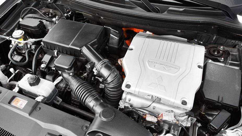 Motor 2.0 a gasolina é o mesmo do Lancer | <a href="https://beta-develop.quatrorodas.abril.com.br/carros/impressoes/mitsubishi-outlander-phev-809197.shtml" target="_blank" rel="migration">Leia mais</a> Motor 2.0 a gasolina é o mesmo do Lancer | <a href="https://beta-develop.quatrorodas.abril.com.br/carros/impressoes/mitsubishi-outlander-phev-809197.shtml" target="_blank" rel="migration">Leia mais</a>