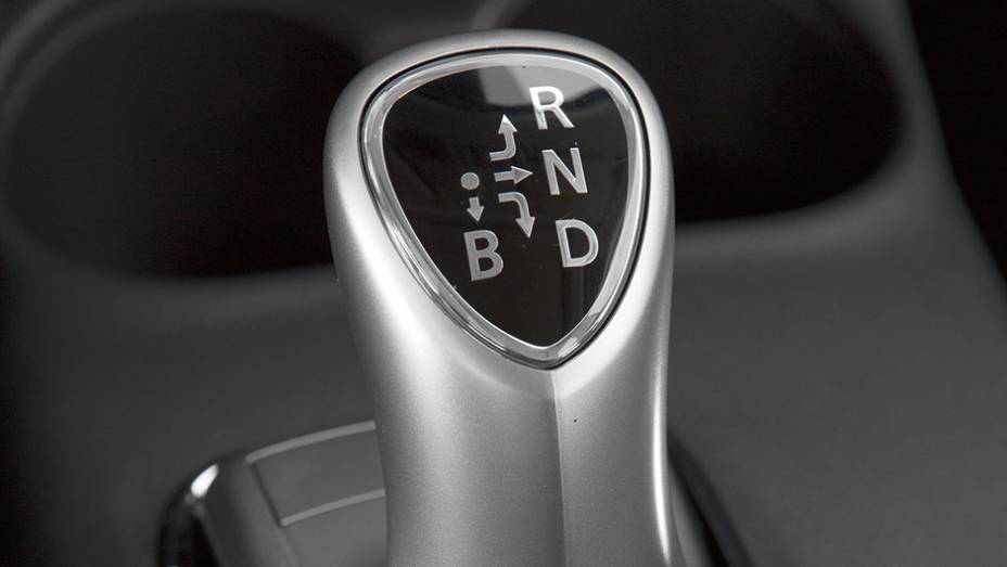 Alavanca se assemelha a um joystick | <a href="https://beta-develop.quatrorodas.abril.com.br/carros/impressoes/mitsubishi-outlander-phev-809197.shtml" target="_blank" rel="migration">Leia mais</a> Alavanca se assemelha a um joystick | <a href="https://beta-develop.quatrorodas.abril.com.br/carros/impressoes/mitsubishi-outlander-phev-809197.shtml" target="_blank" rel="migration">Leia mais</a>