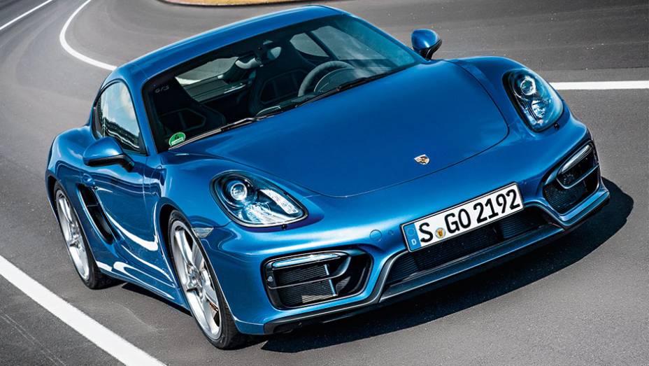 Cayman: linhas radicais e condu&ccedil;&atilde;o divertida | <a href="https://beta-develop.quatrorodas.abril.com.br/carros/impressoes/quarteto-porsche-809637.shtml" target="_blank" rel="migration">Leia mais</a>