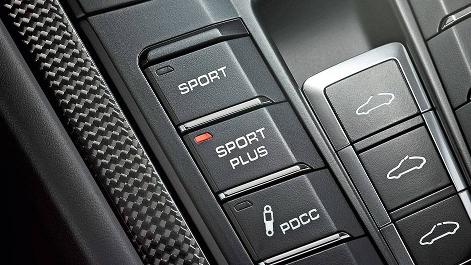 Controle de largada funciona com o modo Sport Plus ativo | <a href="https://beta-develop.quatrorodas.abril.com.br/carros/impressoes/quarteto-porsche-809637.shtml" target="_blank" rel="migration">Leia mais</a>