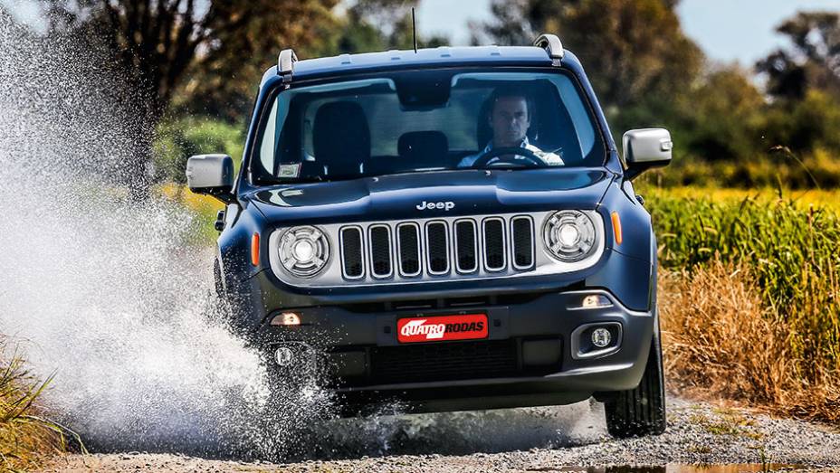 Tração 4x2 e 4x4, câmbio manual e automático | <a href="https://beta-develop.quatrorodas.abril.com.br/carros/impressoes/jeep-renegade-808905.shtml" target="_blank" rel="migration">Leia mais</a>