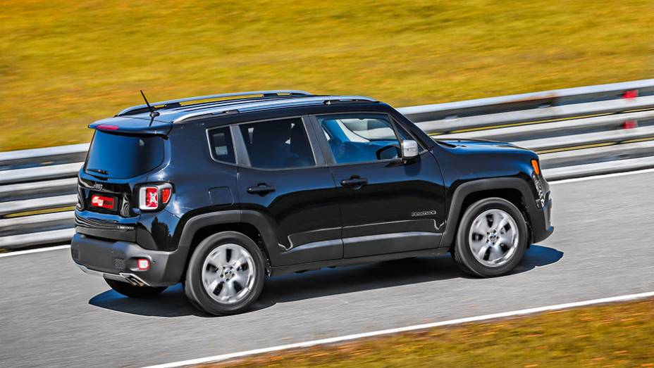 As formas quadradas dão um ar de Kia Soul | <a href="https://beta-develop.quatrorodas.abril.com.br/carros/impressoes/jeep-renegade-808905.shtml" target="_blank" rel="migration">Leia mais</a>