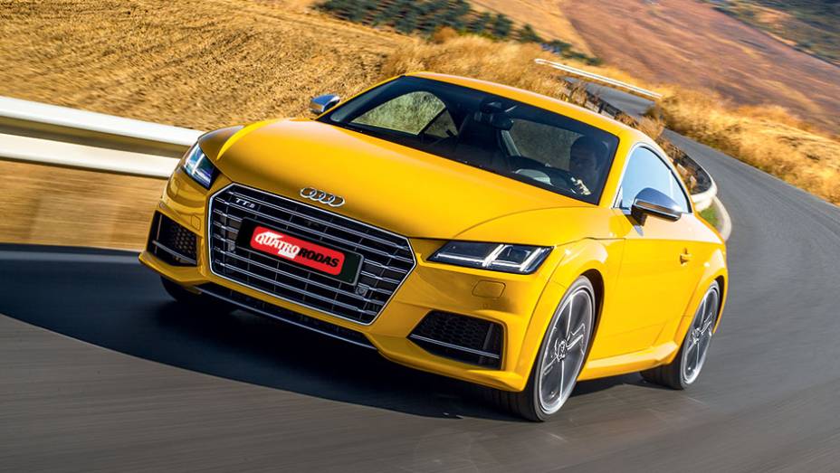 Agora a grade invade o para-choque e o logotipo est&aacute; no cap&ocirc; | <a href="https://beta-develop.quatrorodas.abril.com.br/carros/impressoes/audi-tts-quattro-808968.shtml" target="_blank" rel="migration">Leia mais</a>