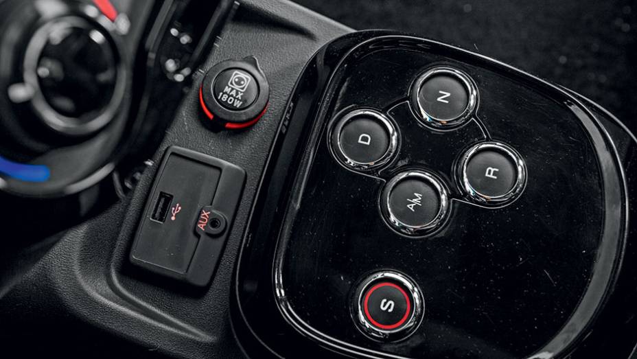Câmbio tem acionamento por teclas | <a href="https://beta-develop.quatrorodas.abril.com.br/carros/testes/fiat-uno-dualogic-809297.shtml" target="_blank" rel="migration">Leia mais</a>
