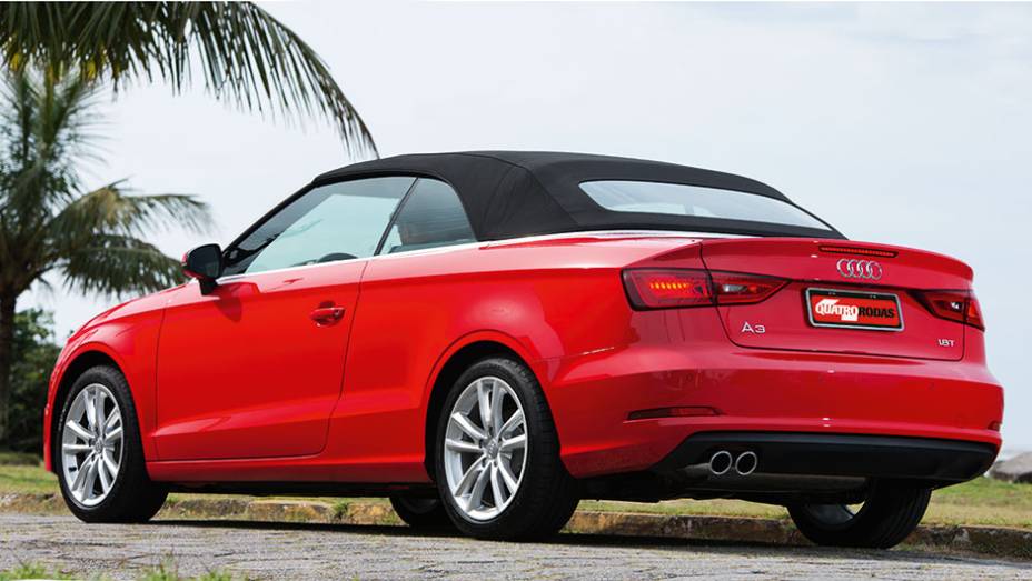 Fechado, os tr&ecirc;s volumes ficam evidentes | <a href="https://beta-develop.quatrorodas.abril.com.br/carros/impressoes/audi-a3-cabriolet-813902.shtml" target="_blank" rel="migration">Leia mais</a>
