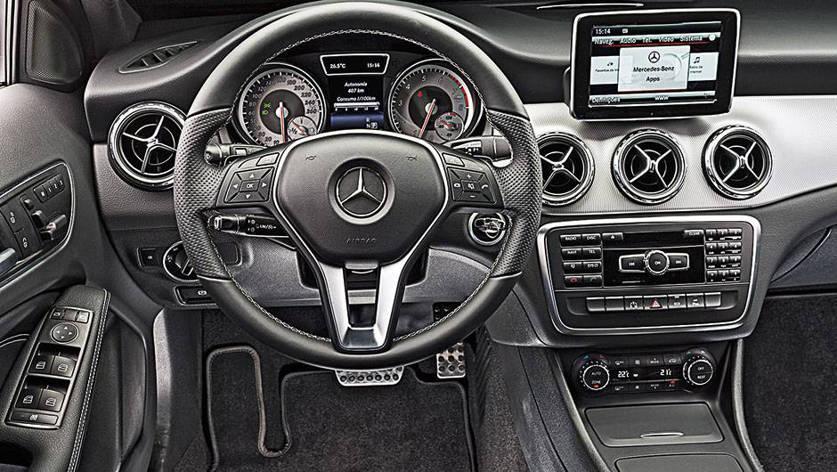 A alavanca do c&acirc;mbio fica junto ao volante | <a href="https://beta-develop.quatrorodas.abril.com.br/carros/comparativos/audi-q3-x-bmw-x1-x-mercedes-gla-816140.shtml" target="_blank" rel="migration">Leia mais</a>