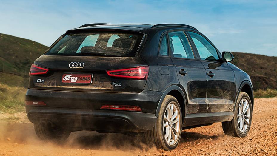 As lanternas e os faróis de leds são a assinatura da linha Audi no SUV | <a href="https://beta-develop.quatrorodas.abril.com.br/carros/comparativos/audi-q3-x-bmw-x1-x-mercedes-gla-816140.shtml" target="_blank" rel="migration">Leia mais</a> As lanternas e os faróis de leds são a assinatura da linha Audi no SUV | <a href="https://beta-develop.quatrorodas.abril.com.br/carros/comparativos/audi-q3-x-bmw-x1-x-mercedes-gla-816140.shtml" target="_blank" rel="migration">Leia mais</a>