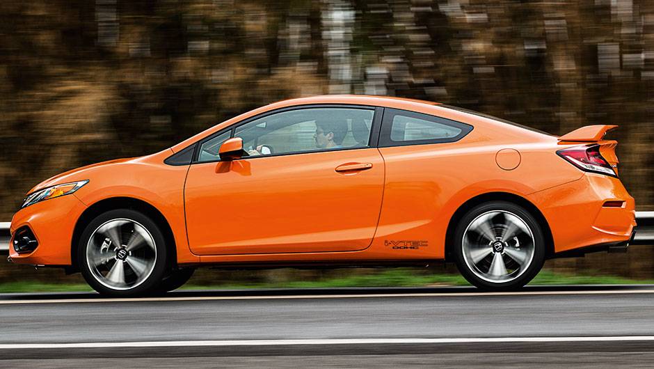 Carroceria cup&ecirc; real&ccedil;a a voca&ccedil;&atilde;o esportiva do Honda | <a href="https://beta-develop.quatrorodas.abril.com.br/carros/comparativos/honda-civic-si-x-vw-golf-gti-816112.shtml" target="_blank" rel="migration">Leia mais</a>