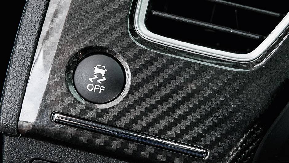 Botão desliga o ESP | <a href="https://beta-develop.quatrorodas.abril.com.br/carros/comparativos/honda-civic-si-x-vw-golf-gti-816112.shtml" target="_blank" rel="migration">Leia mais</a> Botão desliga o ESP | <a href="https://beta-develop.quatrorodas.abril.com.br/carros/comparativos/honda-civic-si-x-vw-golf-gti-816112.shtml" target="_blank" rel="migration">Leia mais</a>
