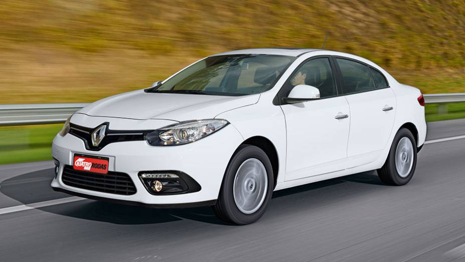 Maior mudança visual é na grade, que incorporou o emblema maior | <a href="https://beta-develop.quatrorodas.abril.com.br/carros/testes/renault-fluence-815921.shtml" target="_blank" rel="migration">Leia mais</a>