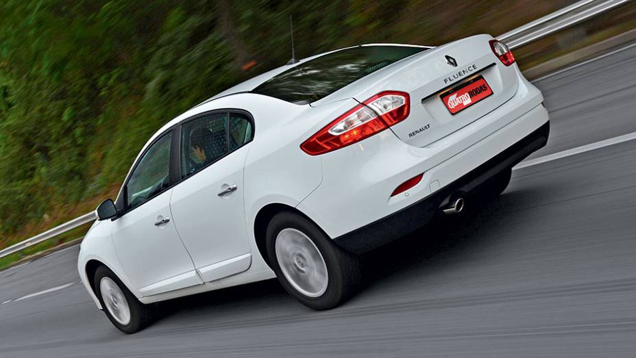 Esta é a versão Dynamique. Na Privilège há leds nas lanternas | <a href="https://beta-develop.quatrorodas.abril.com.br/carros/testes/renault-fluence-815921.shtml" target="_blank" rel="migration">Leia mais</a>