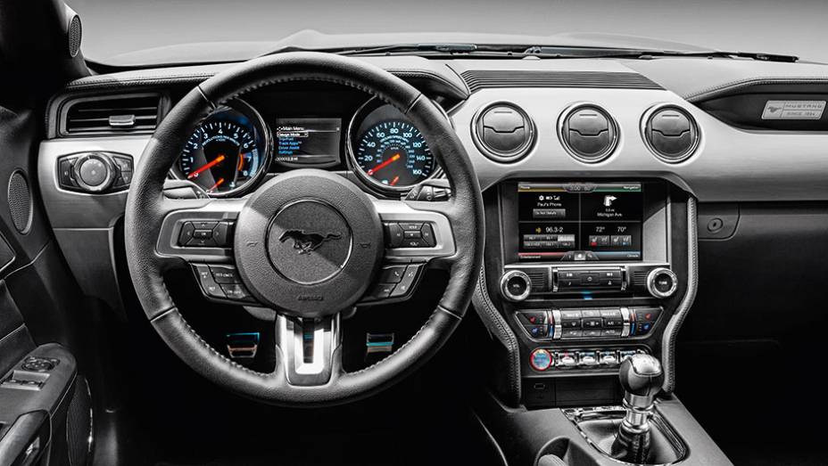 Versão avaliada, GT Premium, carregava quase todos os opcionais disponíveis | <a href="https://beta-develop.quatrorodas.abril.com.br/carros/impressoes/ford-mustang-2015-816081.shtml" target="_blank" rel="migration">Leia mais</a> Versão avaliada, GT Premium, carregava quase todos os opcionais disponíveis | <a href="https://beta-develop.quatrorodas.abril.com.br/carros/impressoes/ford-mustang-2015-816081.shtml" target="_blank" rel="migration">Leia mais</a>