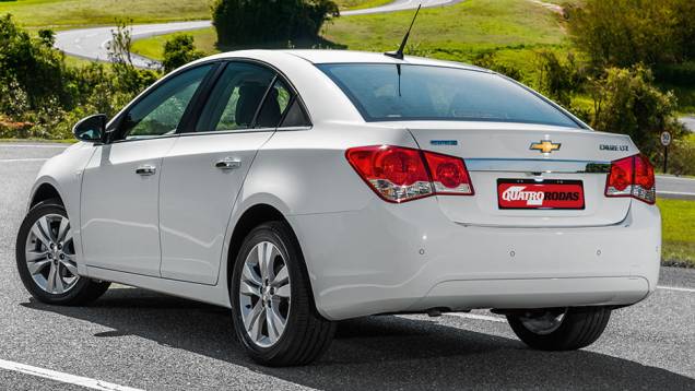 A traseira não sofreu mudanças | <a href="https://beta-develop.quatrorodas.abril.com.br/carros/testes/chevrolet-cruze-2015-819958.shtml" target="_blank" rel="migration">Leia mais</a> A traseira não sofreu mudanças | <a href="https://beta-develop.quatrorodas.abril.com.br/carros/testes/chevrolet-cruze-2015-819958.shtml" target="_blank" rel="migration">Leia mais</a>