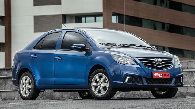 Visual moderno faz o chin&ecirc;s ser notado nas ruas | <a href="https://beta-develop.quatrorodas.abril.com.br/carros/impressoes/lifan-530-819583.shtml" target="_blank" rel="migration">Leia mais</a>