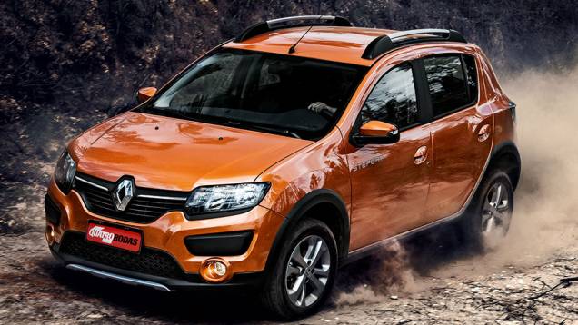 A suspens&atilde;o &eacute; 4 cm mais alta que a do Sandero comum | <a href="https://beta-develop.quatrorodas.abril.com.br/carros/testes/renault-sandero-stepway-819954.shtml" target="_blank" rel="migration">Leia mais</a>