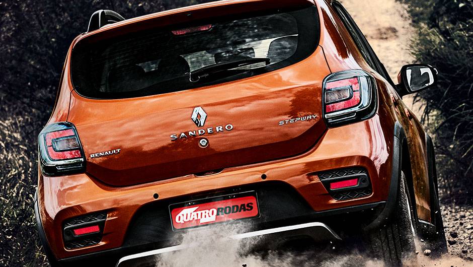 Para-choques, lanternas e rack no teto s&atilde;o exclusivos do Stepway | <a href="https://beta-develop.quatrorodas.abril.com.br/carros/testes/renault-sandero-stepway-819954.shtml" target="_blank" rel="migration">Leia mais</a>