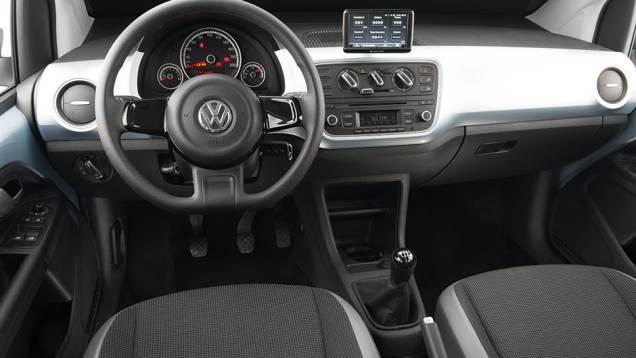 Rodas de liga leve e sensor de estacionamento s&atilde;o itens de s&eacute;rie. O Maps&More com GPS &eacute; opcional | <a href="https://beta-develop.quatrorodas.abril.com.br/carros/comparativos/fox-x-up-820214.shtml" target="_blank" rel="migration">Leia mais</a>