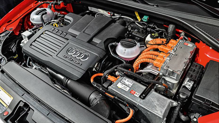 Juntos, os motores geram 204 cv | <a href="https://beta-develop.quatrorodas.abril.com.br/carros/testes/audi-a3-sportback-e-tron-827200.shtml" target="_blank" rel="migration">Leia mais</a>