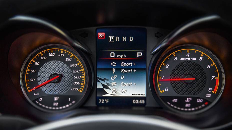 Visor exibe os ajustes selecionados pelo motorista | <a href="https://beta-develop.quatrorodas.abril.com.br/carros/impressoes/mercedes-benz-amg-gt-822120.shtml" target="_blank" rel="migration">Leia mais</a> Visor exibe os ajustes selecionados pelo motorista | <a href="https://beta-develop.quatrorodas.abril.com.br/carros/impressoes/mercedes-benz-amg-gt-822120.shtml" target="_blank" rel="migration">Leia mais</a>