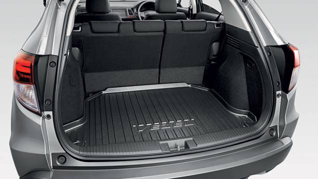 Com os bancos armados, o porta-malas comporta 400 litros de bagagem | <a href="https://beta-develop.quatrorodas.abril.com.br/carros/impressoes/honda-hr-v-823521.shtml" target="_blank" rel="migration">Leia mais</a> Com os bancos armados, o porta-malas comporta 400 litros de bagagem | <a href="https://beta-develop.quatrorodas.abril.com.br/carros/impressoes/honda-hr-v-823521.shtml" target="_blank" rel="migration">Leia mais</a>