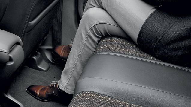 O assoalho traseiro plano é típico dos modelos da Honda | <a href="https://beta-develop.quatrorodas.abril.com.br/carros/impressoes/honda-hr-v-823521.shtml" target="_blank" rel="migration">Leia mais</a> O assoalho traseiro plano é típico dos modelos da Honda | <a href="https://beta-develop.quatrorodas.abril.com.br/carros/impressoes/honda-hr-v-823521.shtml" target="_blank" rel="migration">Leia mais</a>