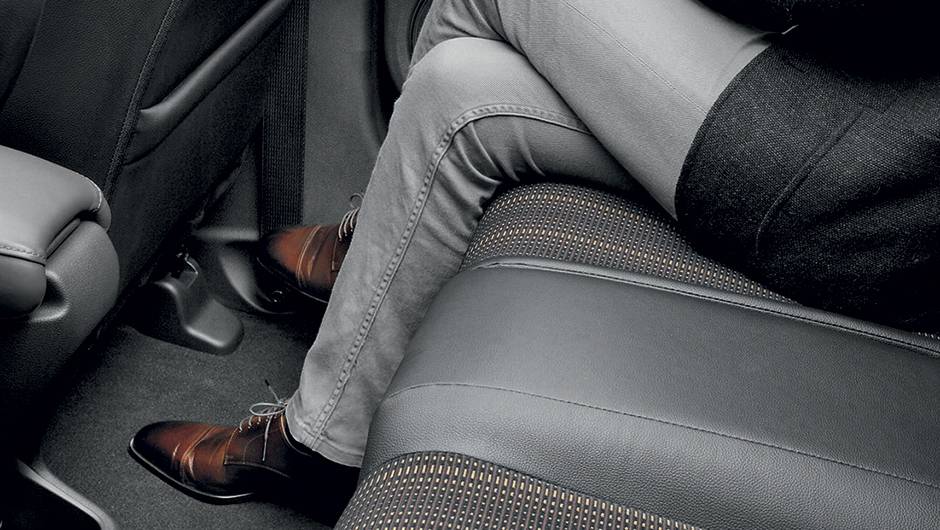 O assoalho traseiro plano é típico dos modelos da Honda | <a href="https://beta-develop.quatrorodas.abril.com.br/carros/impressoes/honda-hr-v-823521.shtml" target="_blank" rel="migration">Leia mais</a> O assoalho traseiro plano é típico dos modelos da Honda | <a href="https://beta-develop.quatrorodas.abril.com.br/carros/impressoes/honda-hr-v-823521.shtml" target="_blank" rel="migration">Leia mais</a>