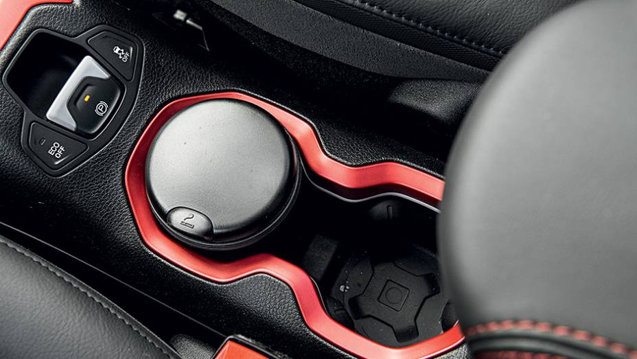 Freio el&eacute;trico &eacute; item de s&eacute;rie | <a href="https://beta-develop.quatrorodas.abril.com.br/carros/impressoes/jeep-renegade-823470.shtml" target="_blank" rel="migration">Leia mais</a>