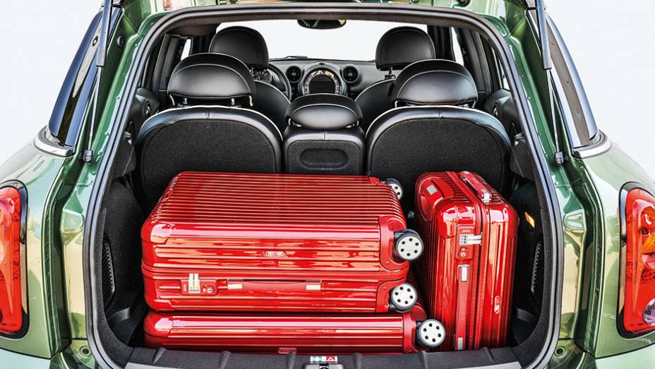 Porta-malas: volume é de 350 litros | <a href="https://beta-develop.quatrorodas.abril.com.br/carros/impressoes/mini-countryman-822100.shtml" target="_blank" rel="migration">Leia mais</a> Porta-malas: volume é de 350 litros | <a href="https://beta-develop.quatrorodas.abril.com.br/carros/impressoes/mini-countryman-822100.shtml" target="_blank" rel="migration">Leia mais</a>