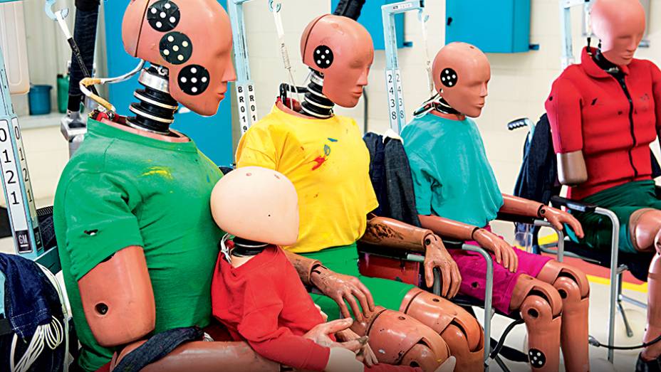 Para simular os principais bi&oacute;tipos de ocupantes, s&atilde;o utilizados tr&ecirc;s tamanhos de manequim "adulto"