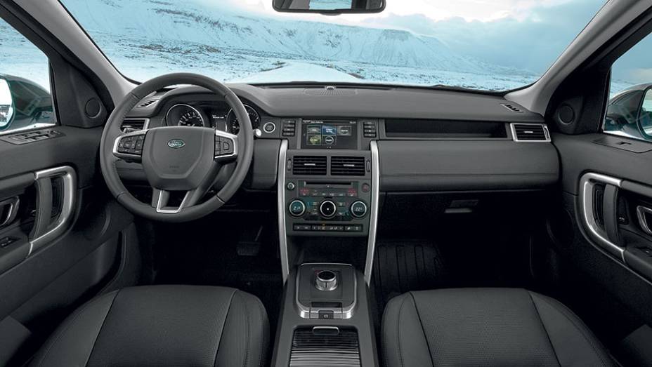 Painel de linhas retas e funcionais e botões grandes: tradição dos Land Rover | <a href="https://beta-develop.quatrorodas.abril.com.br/carros/impressoes/discovery-sport-835902.shtml" target="_blank" rel="migration">Leia mais</a>