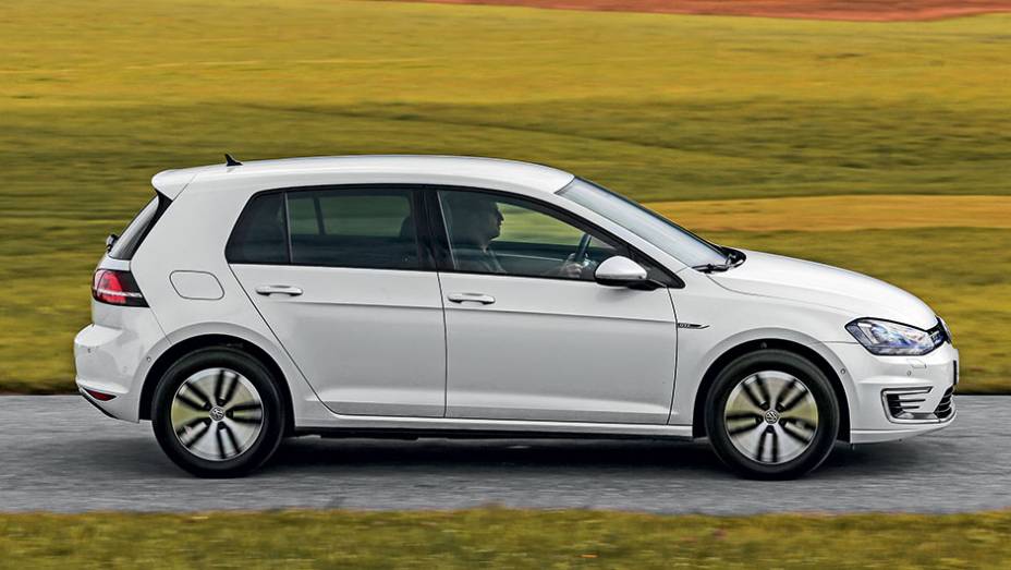 A frenagem do Golf GTE pode ser feita em dois estágios diferentes | <a href="https://beta-develop.quatrorodas.abril.com.br/carros/impressoes/volkswagen-golf-gte-835220.shtml" target="_blank" rel="migration">Leia mais</a>