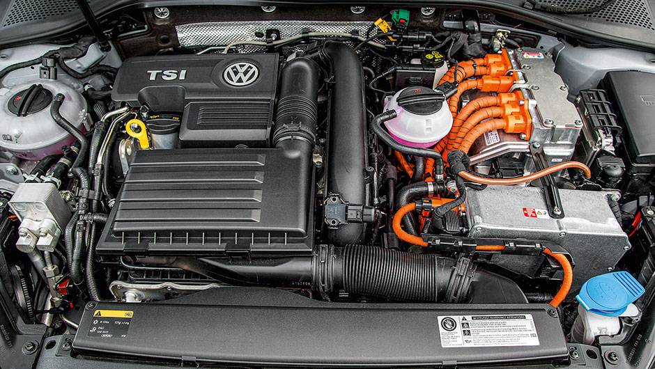 Motor elétrico (102 cv) e 1.4 turbo (150 cv), tudo sob o capô | <a href="https://beta-develop.quatrorodas.abril.com.br/carros/impressoes/volkswagen-golf-gte-835220.shtml" target="_blank" rel="migration">Leia mais</a> Motor elétrico (102 cv) e 1.4 turbo (150 cv), tudo sob o capô | <a href="https://beta-develop.quatrorodas.abril.com.br/carros/impressoes/volkswagen-golf-gte-835220.shtml" target="_blank" rel="migration">Leia mais</a>