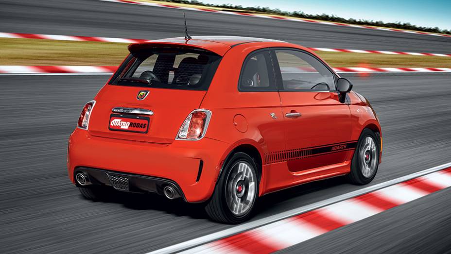 Abarth tem saias laterais, aerofólio e extrator de ar | <a href="https://beta-develop.quatrorodas.abril.com.br/carros/comparativos/comparativo-esportivos-841704.shtml" target="_blank" rel="migration">Leia mais</a>