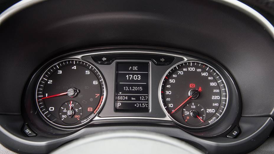 Mostrador compartilhado com o VW Polo | <a href="https://beta-develop.quatrorodas.abril.com.br/carros/comparativos/comparativo-esportivos-841704.shtml" target="_blank" rel="migration">Leia mais</a> Mostrador compartilhado com o VW Polo | <a href="https://beta-develop.quatrorodas.abril.com.br/carros/comparativos/comparativo-esportivos-841704.shtml" target="_blank" rel="migration">Leia mais</a>