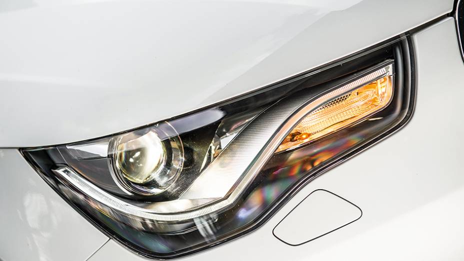 Faróis seguem o estilo característico dos carros da Audi | <a href="https://beta-develop.quatrorodas.abril.com.br/carros/comparativos/comparativo-esportivos-841704.shtml" target="_blank" rel="migration">Leia mais</a> Faróis seguem o estilo característico dos carros da Audi | <a href="https://beta-develop.quatrorodas.abril.com.br/carros/comparativos/comparativo-esportivos-841704.shtml" target="_blank" rel="migration">Leia mais</a>